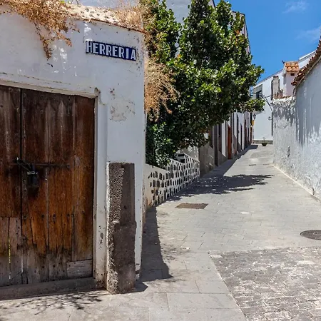 Casona Gildana: Historia, Patrimonio/e-working